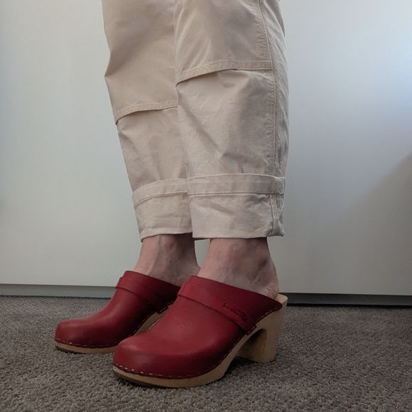 Swedish Hasbeens Red Leather Clogs size 40 GUC - Picture 3 of 13